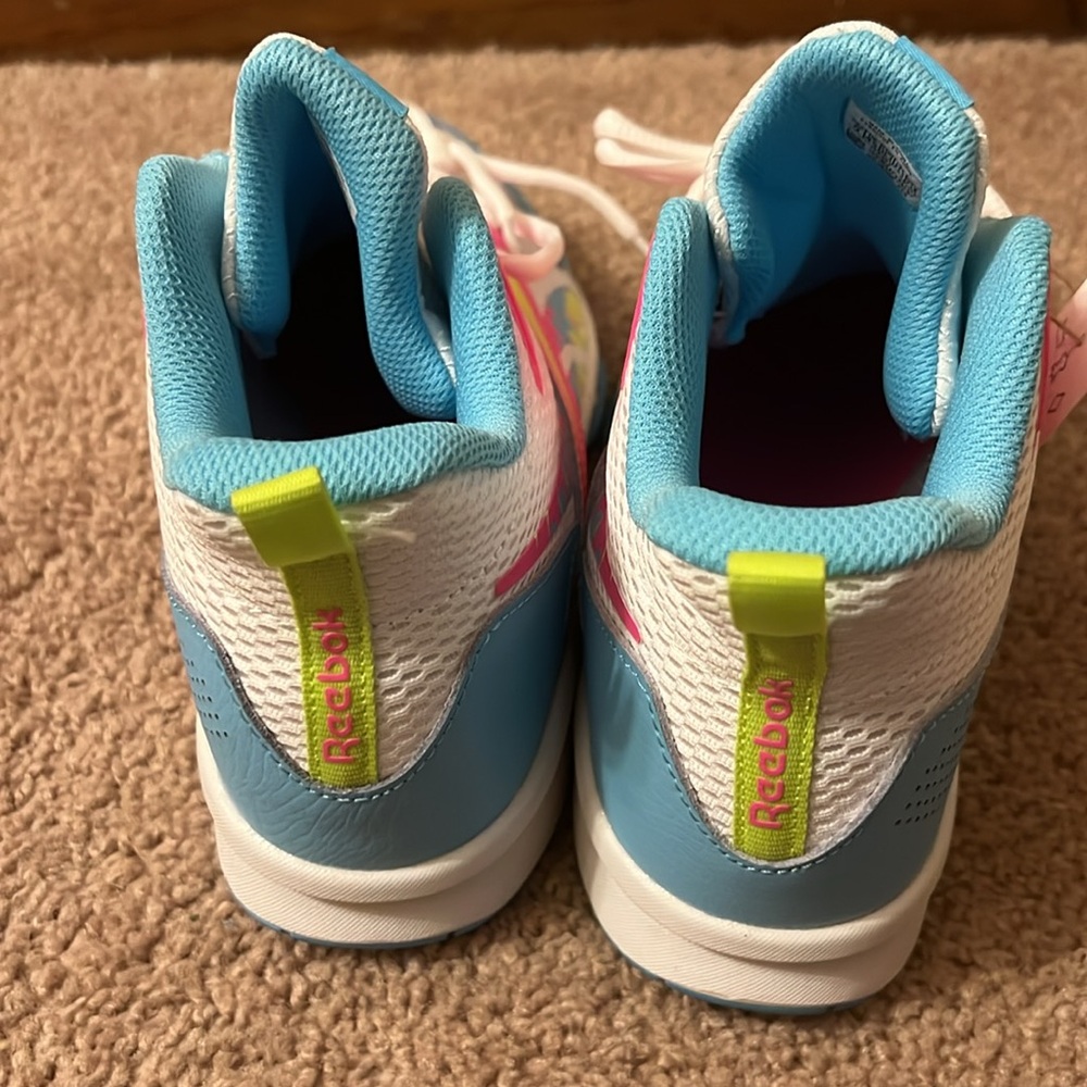 NWT Reebok shoes size 5US - Picture 3 of 4